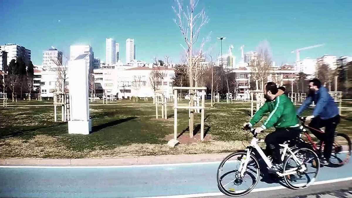 Turning traffic into clean energy