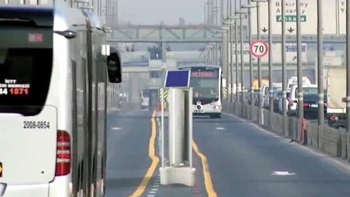 Anand Mahindra Ask Nitin Gadkari About Turkey Technique for producing Electricity from winds on Highways