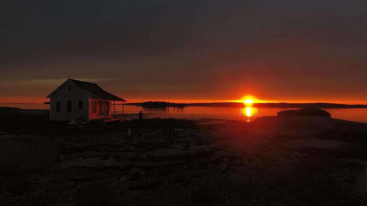 आइलैंड के बीच में बना है अकेला घर (Photo: Zillow)