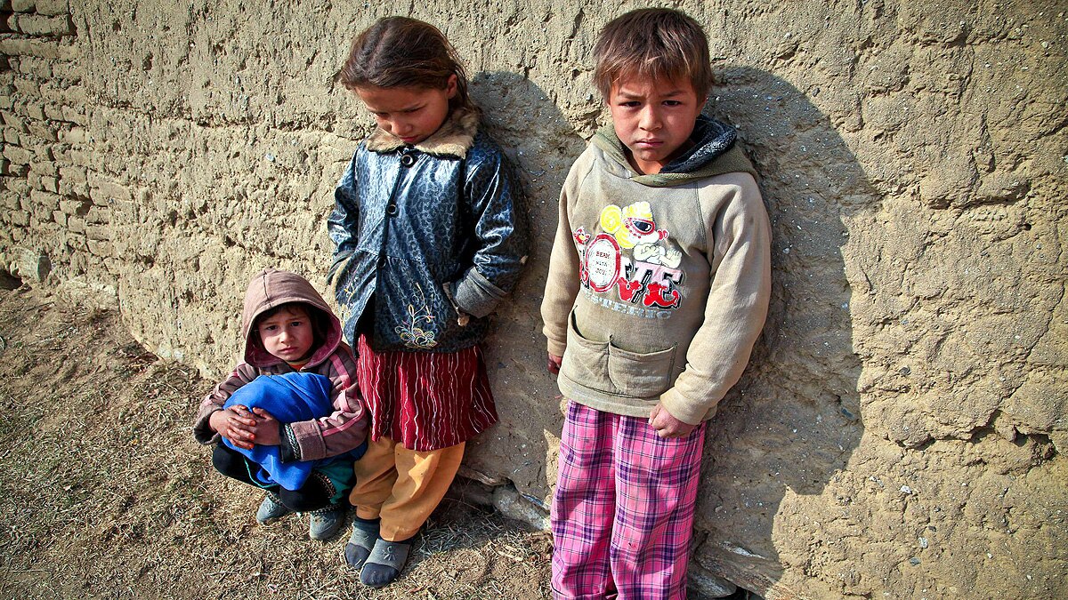 32 crore people hungry 