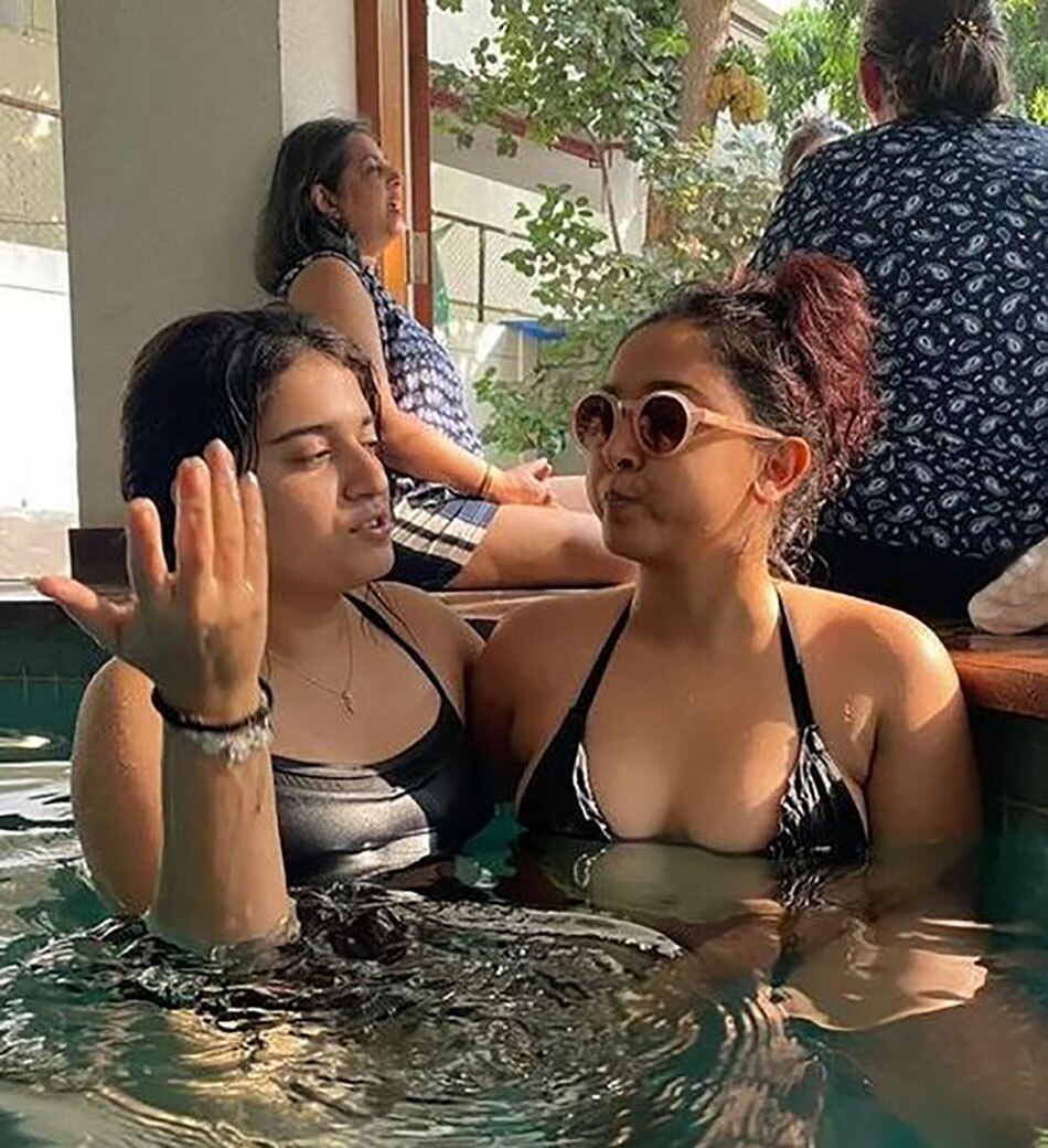 दोस्त संग आयरा खान