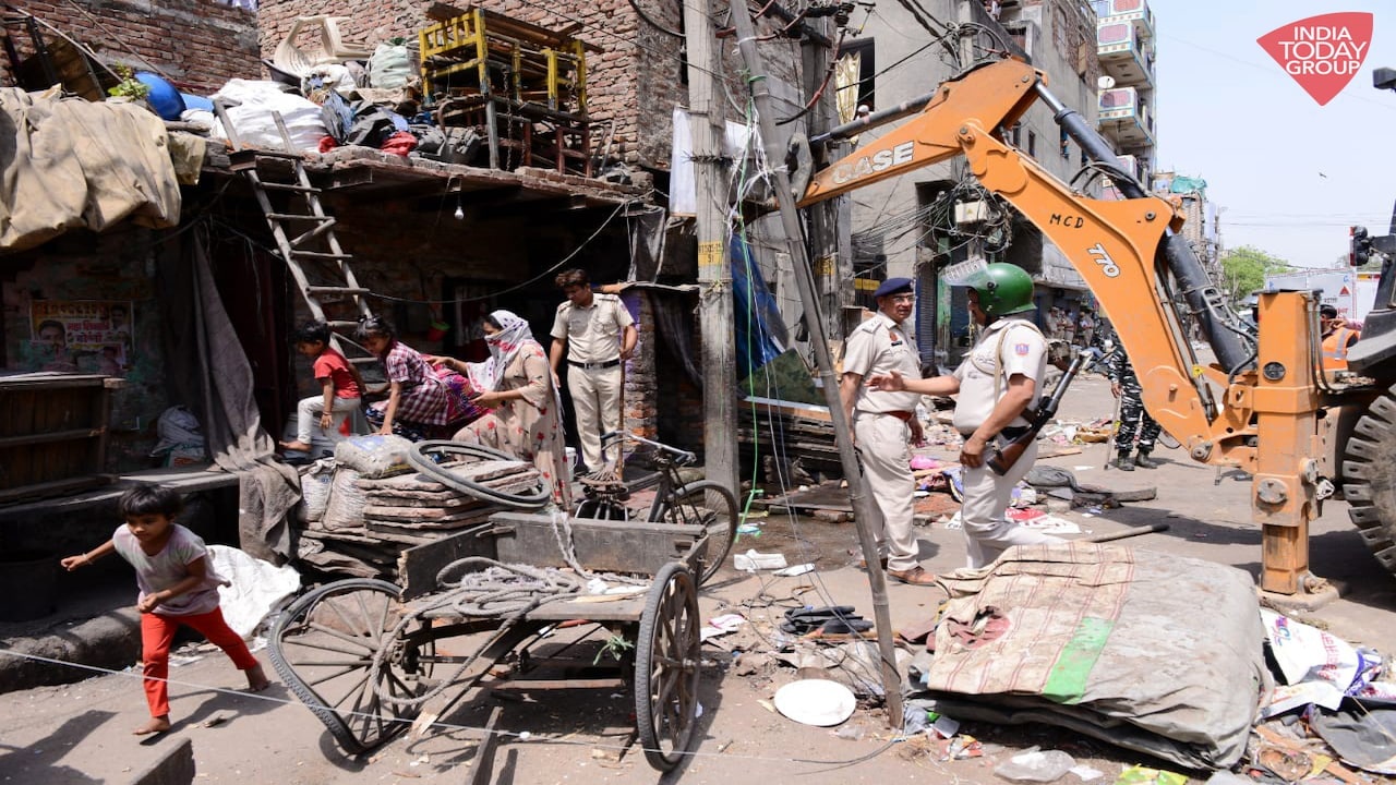 Delhi : अवैध कब्जों पर चलेगा बुलडोजर, MCD ने सख्त आदेश जारी Delhi : अवैध कब्जों पर चलेगा बुलडोजर, MCD ने सख्त आदेश जारी