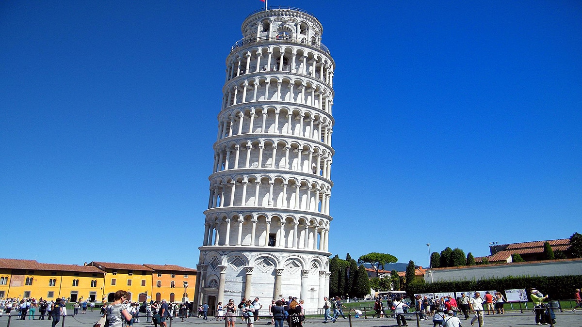 Leaning Tower of Pisa Falling