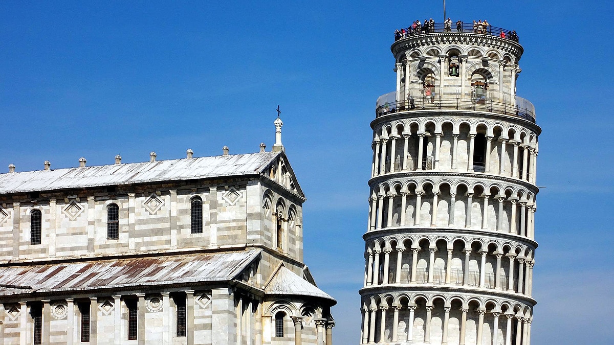 Leaning Tower of Pisa Falling