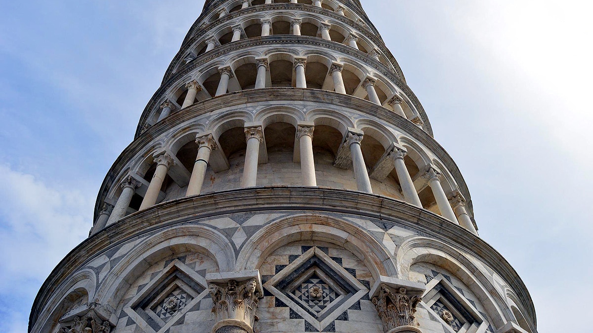 Leaning Tower of Pisa Falling