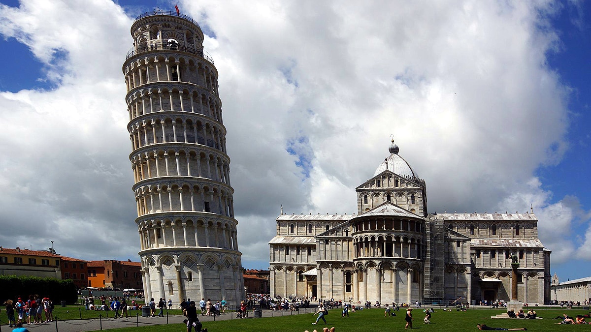 Leaning Tower of Pisa Falling