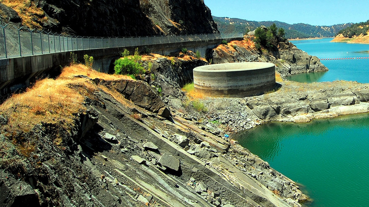 Bizarre whirlpool glory hole