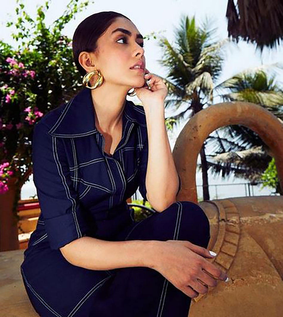 मृणाल ठाकुर