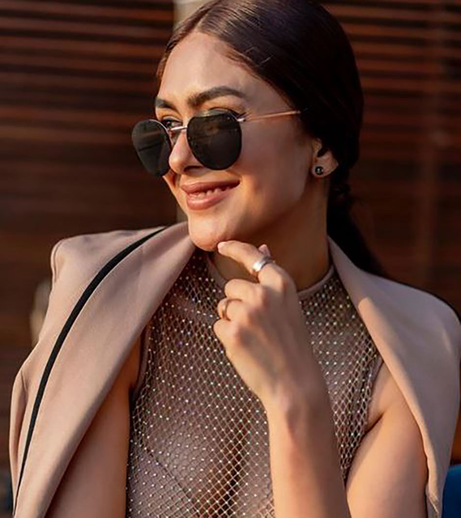 मृणाल ठाकुर