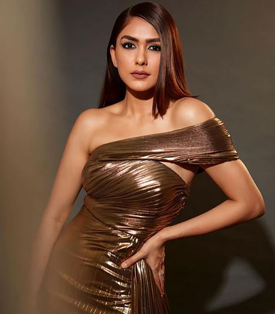 मृणाल ठाकुर