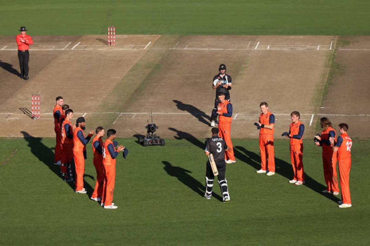 Ross Taylor given Guard of Honour (Getty)