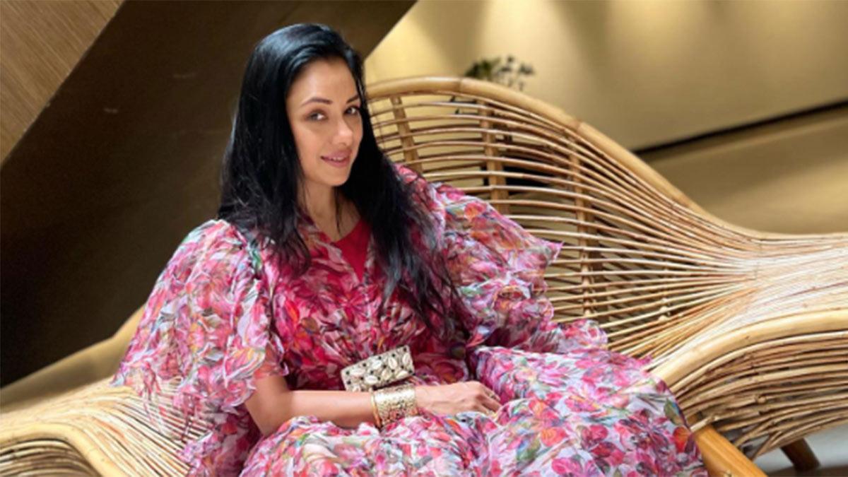 साड़ी छोड़ मैक्सी ड्रेस में दिखीं टीवी की Anupamaa, फोटो क्लिक करने वाला है कोई खास