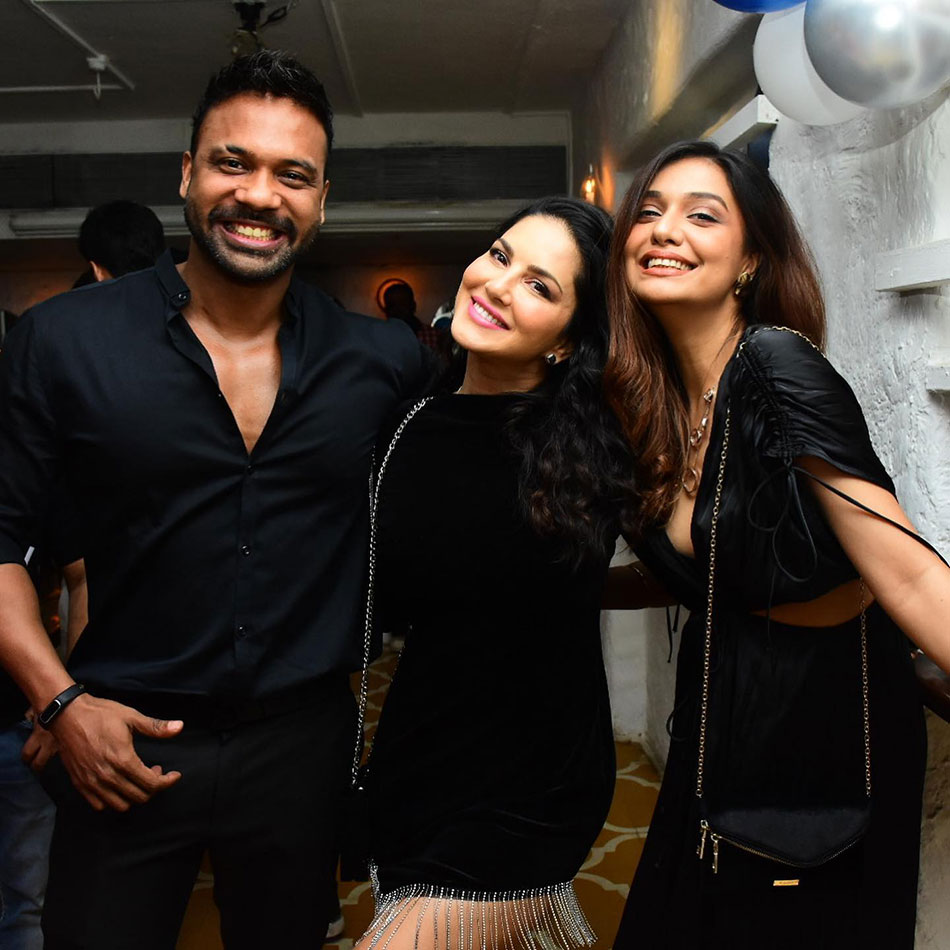 सनी लियोनी बर्थडे पार्टी