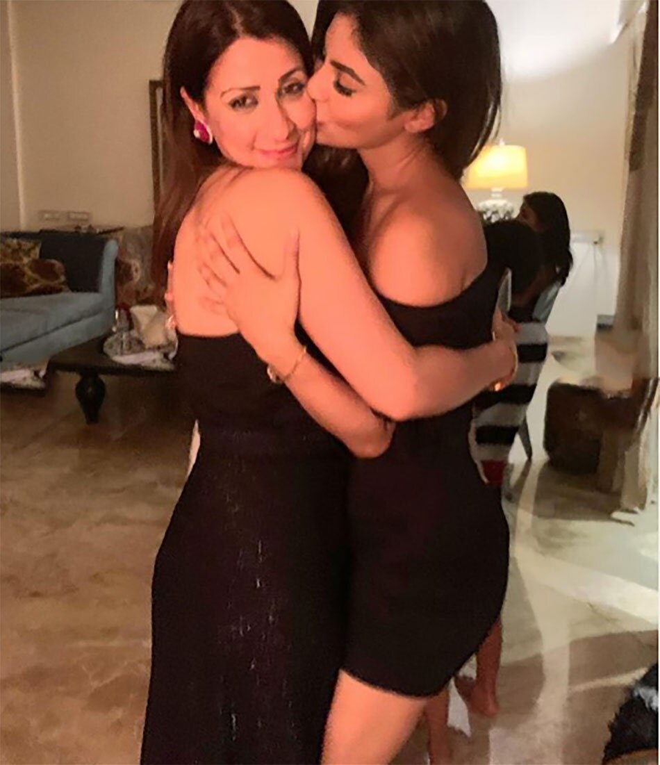 मौनी रॉय 