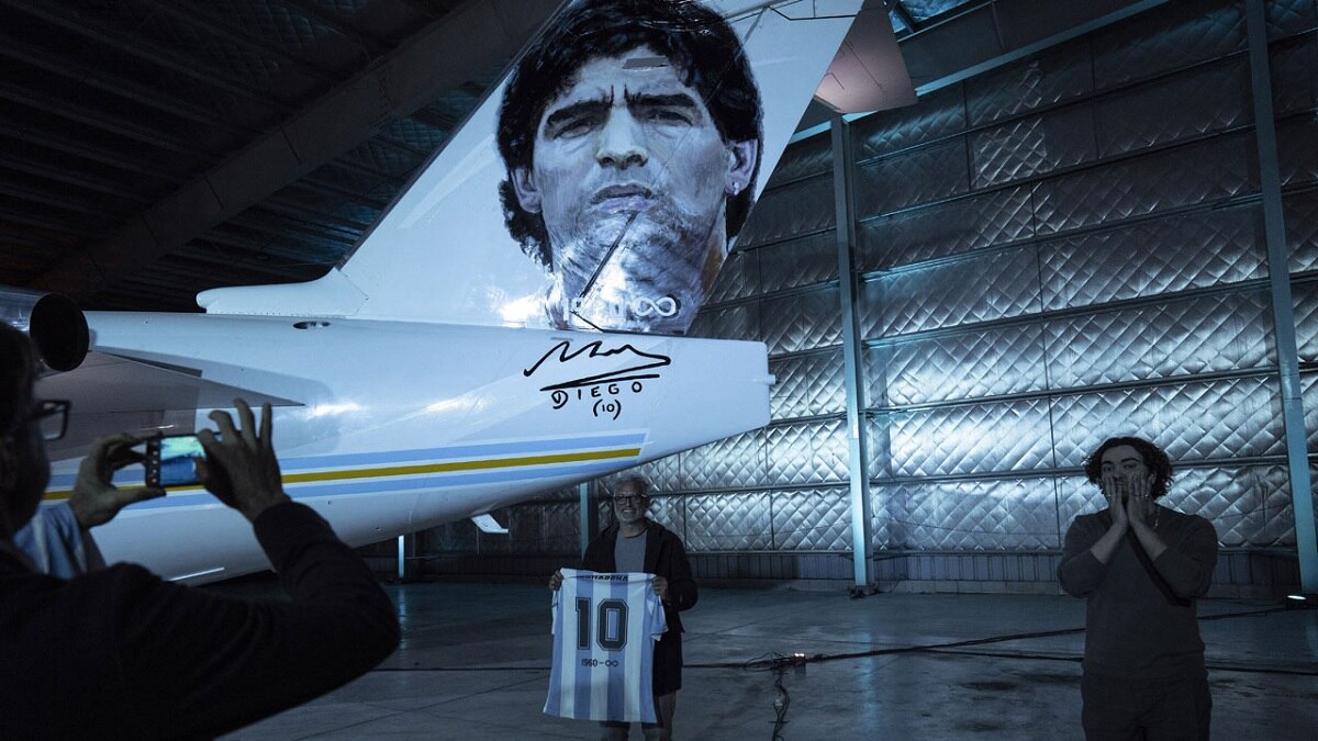 maradona plane