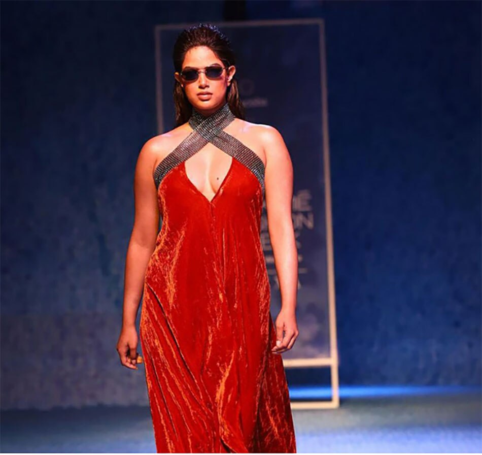 हरनाज संधू