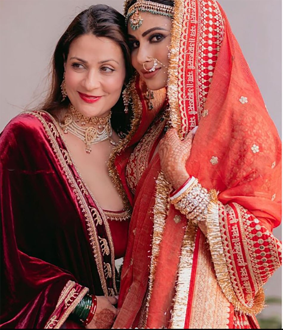 मौनी रॉय 