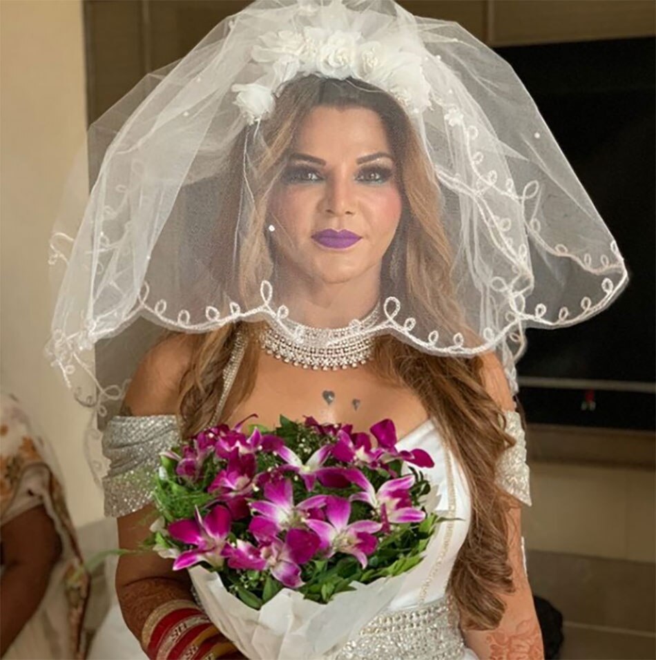  राखी सावंत 