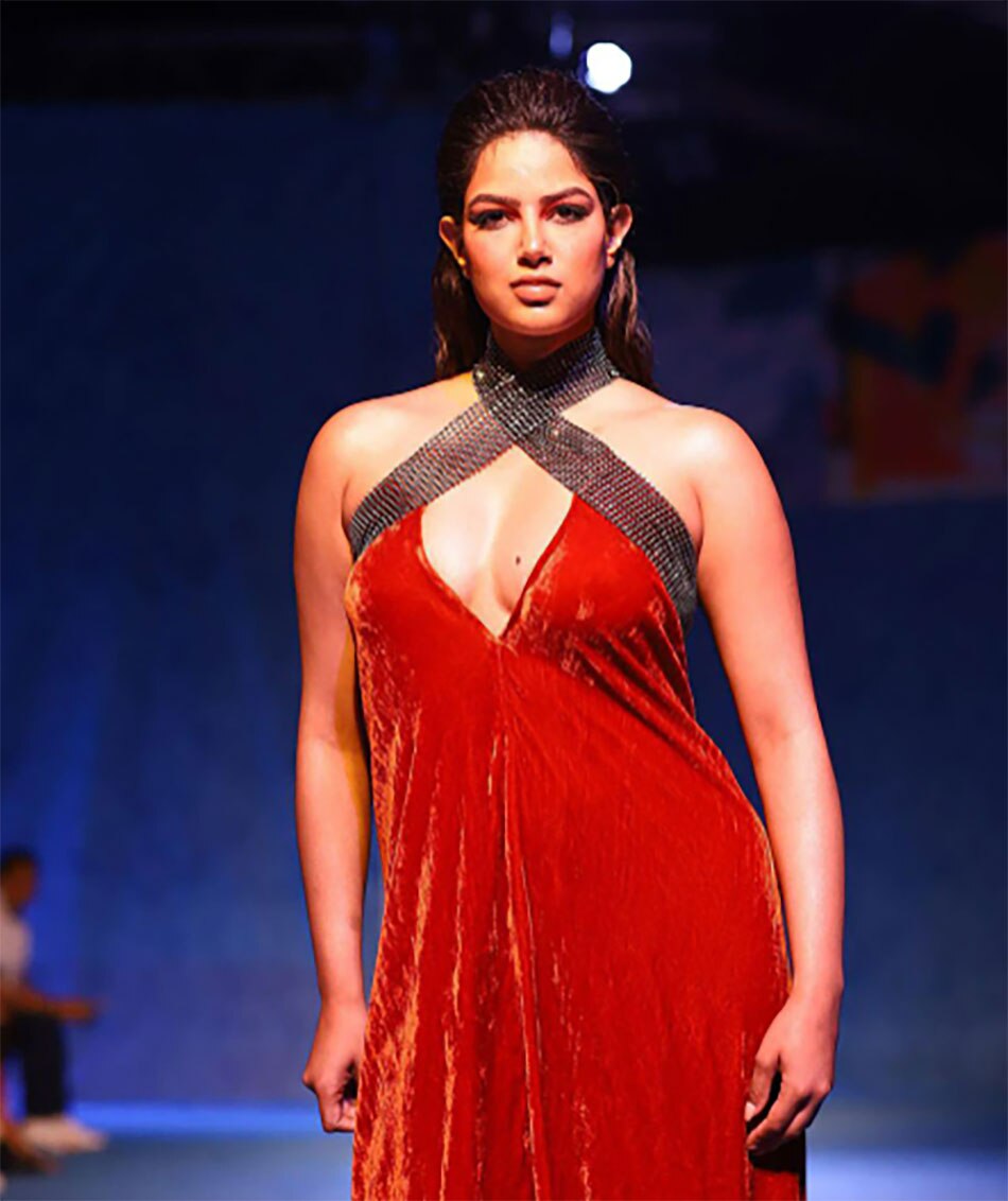 हरनाज संधू