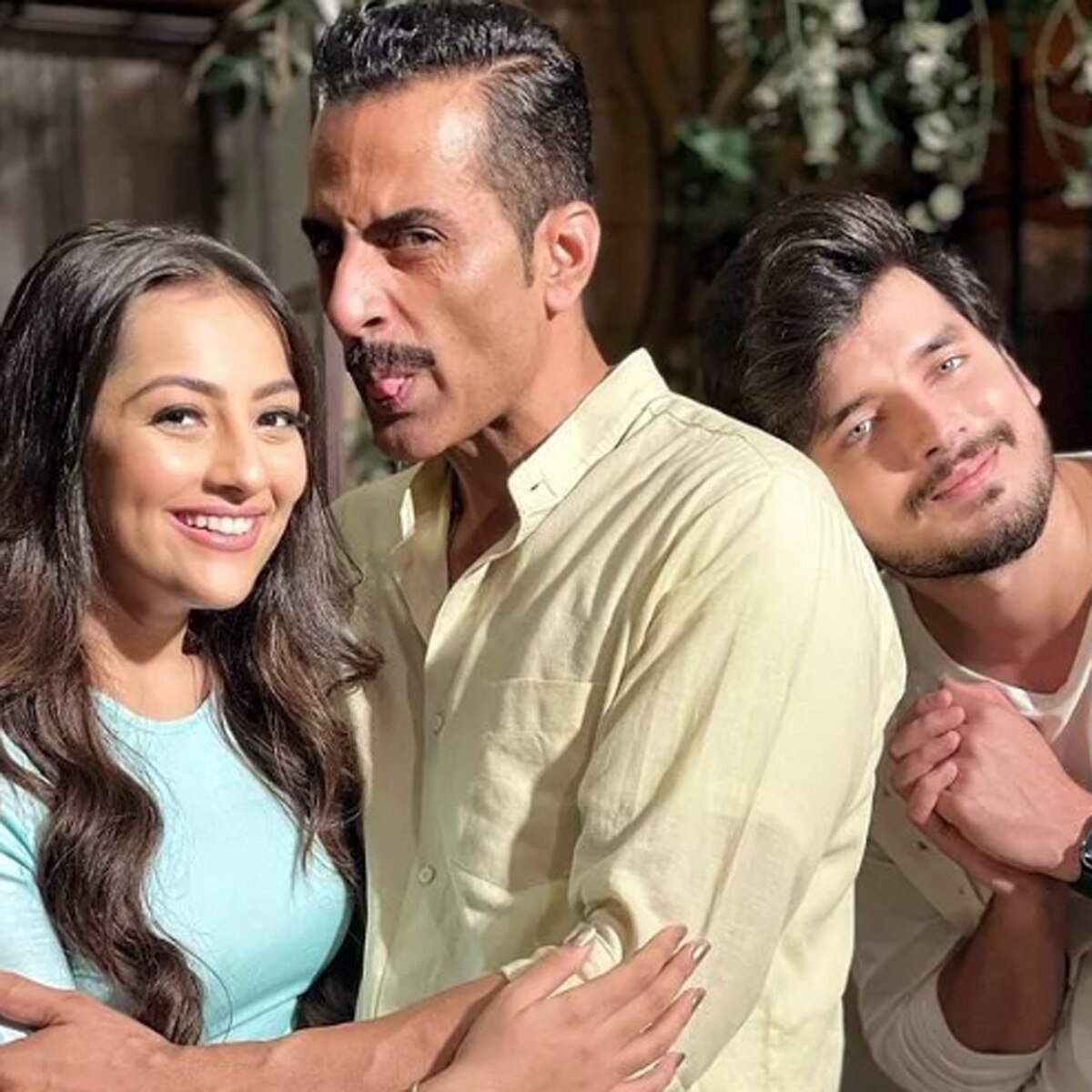 अनघा अरविंद भोसले, सुधांशु पांडे, पारस कलनावत