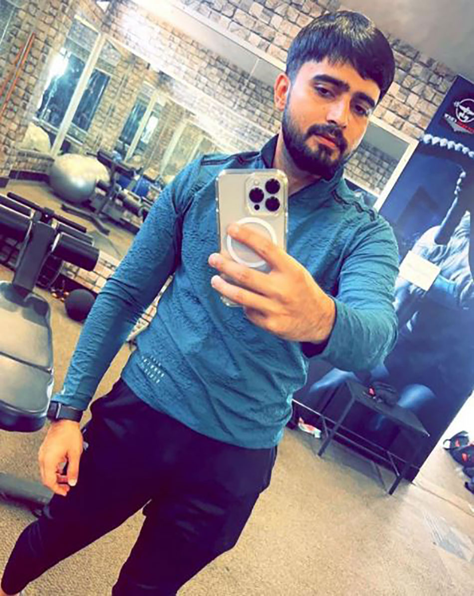 आदिल खान