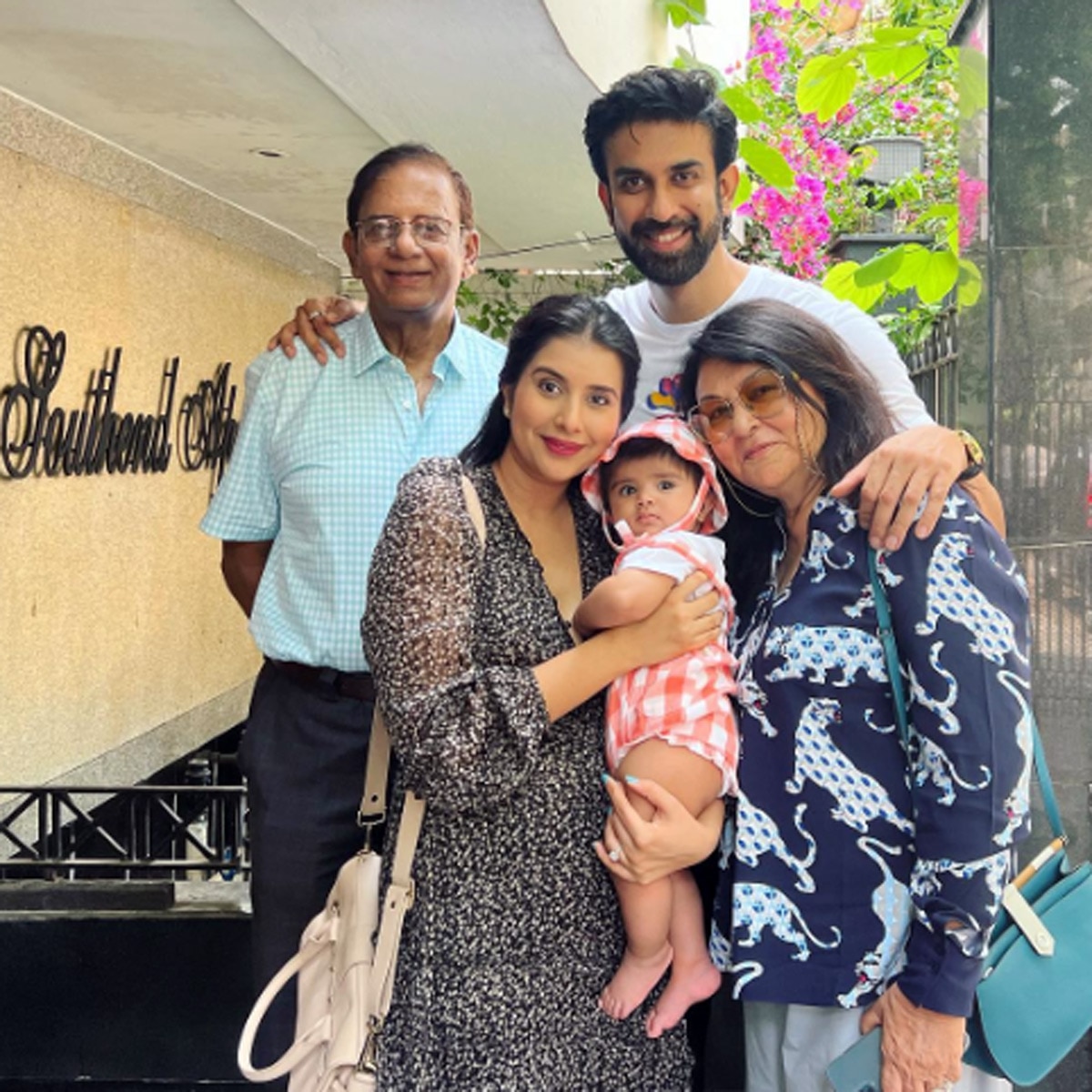 चारू असोपा 