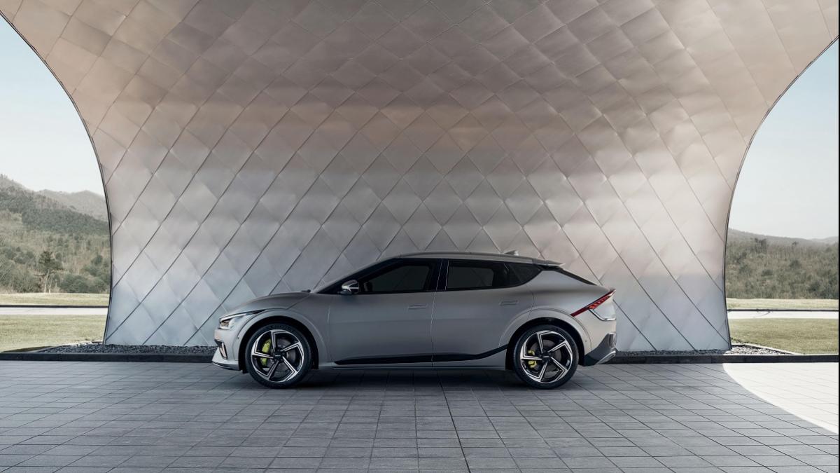 रात 12 बजते ही शुरू हो जाएगी Kia की इस कार की बुकिंग, इतनी हो सकती है कीमत