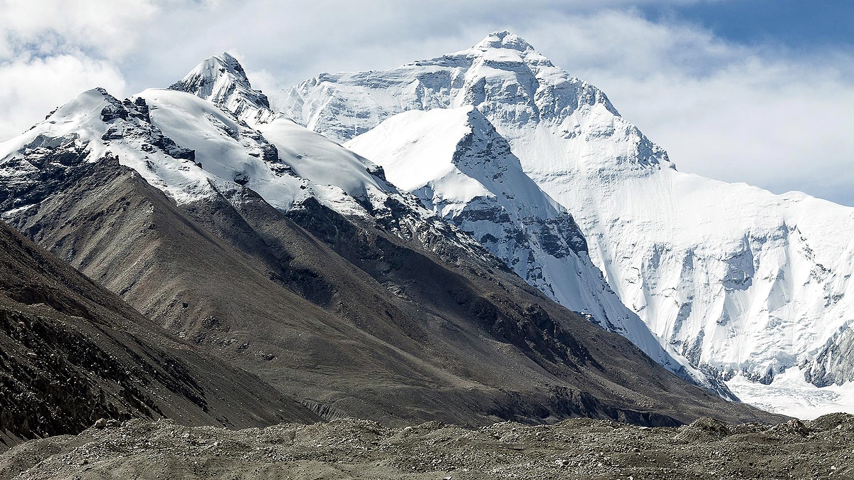 Mount Qomolangma Glacier Ice Loss