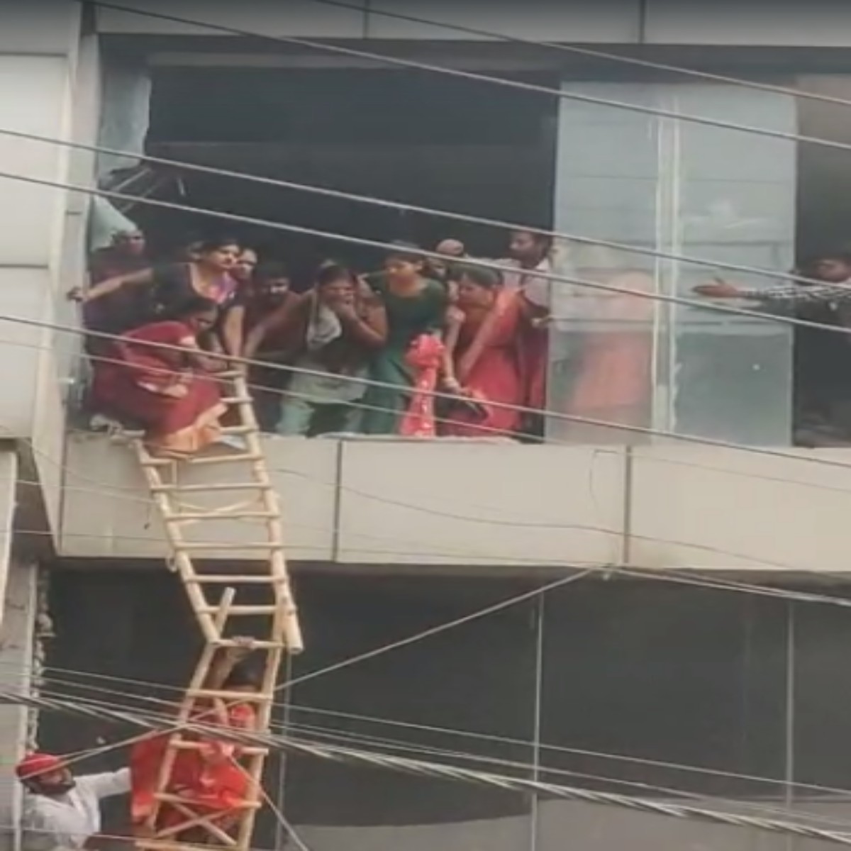 मुंडका आग