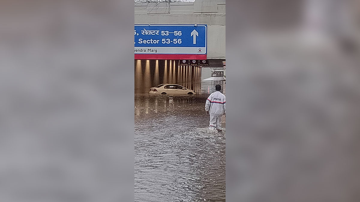 दिल्ली-एनसीआर में आंधी के बाद झमाझम बारिश (फोटो- ANI)