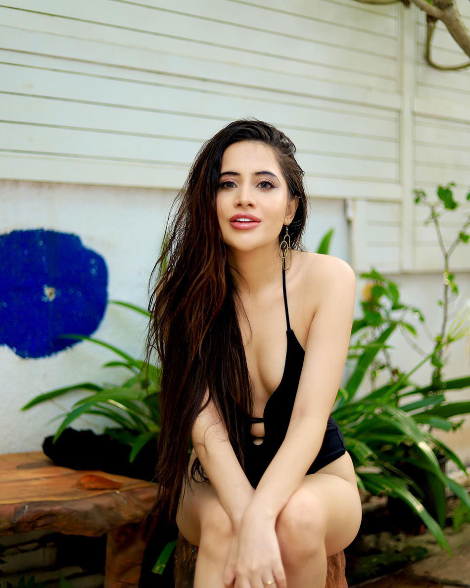  उर्फी जावेद