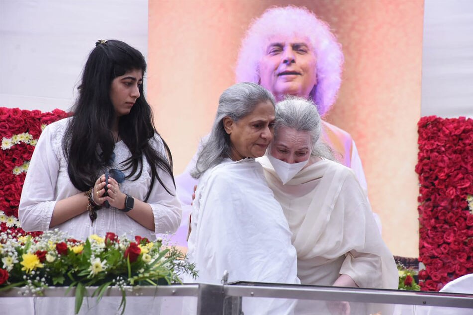  जया बच्चन 