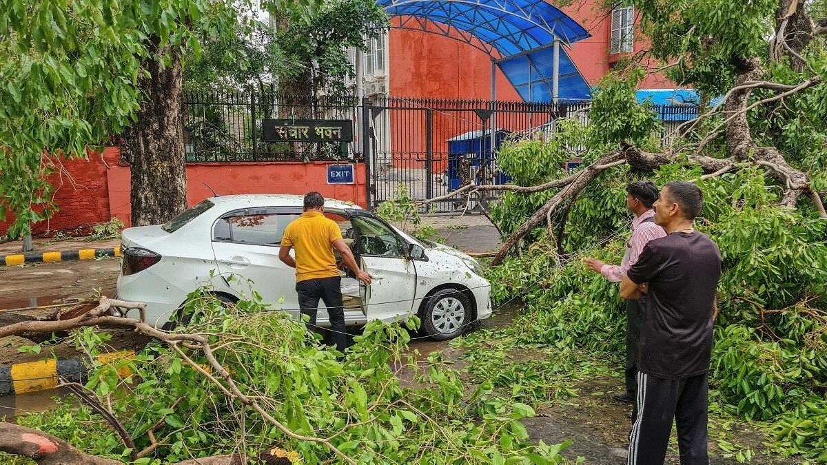 delhi rainfall thunderstorm