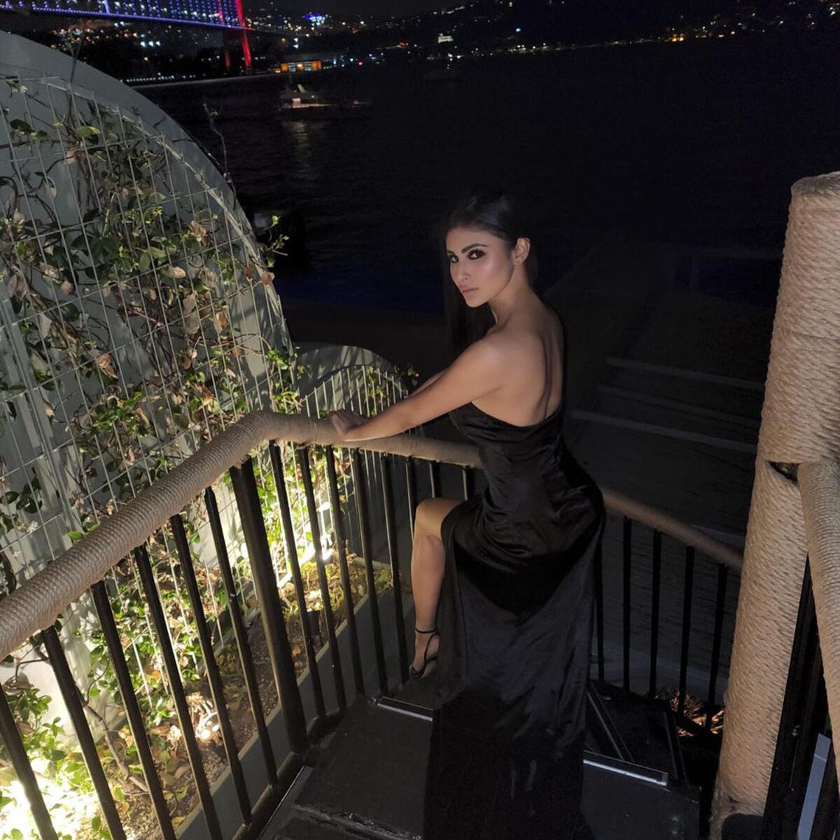 मौनी रॉय