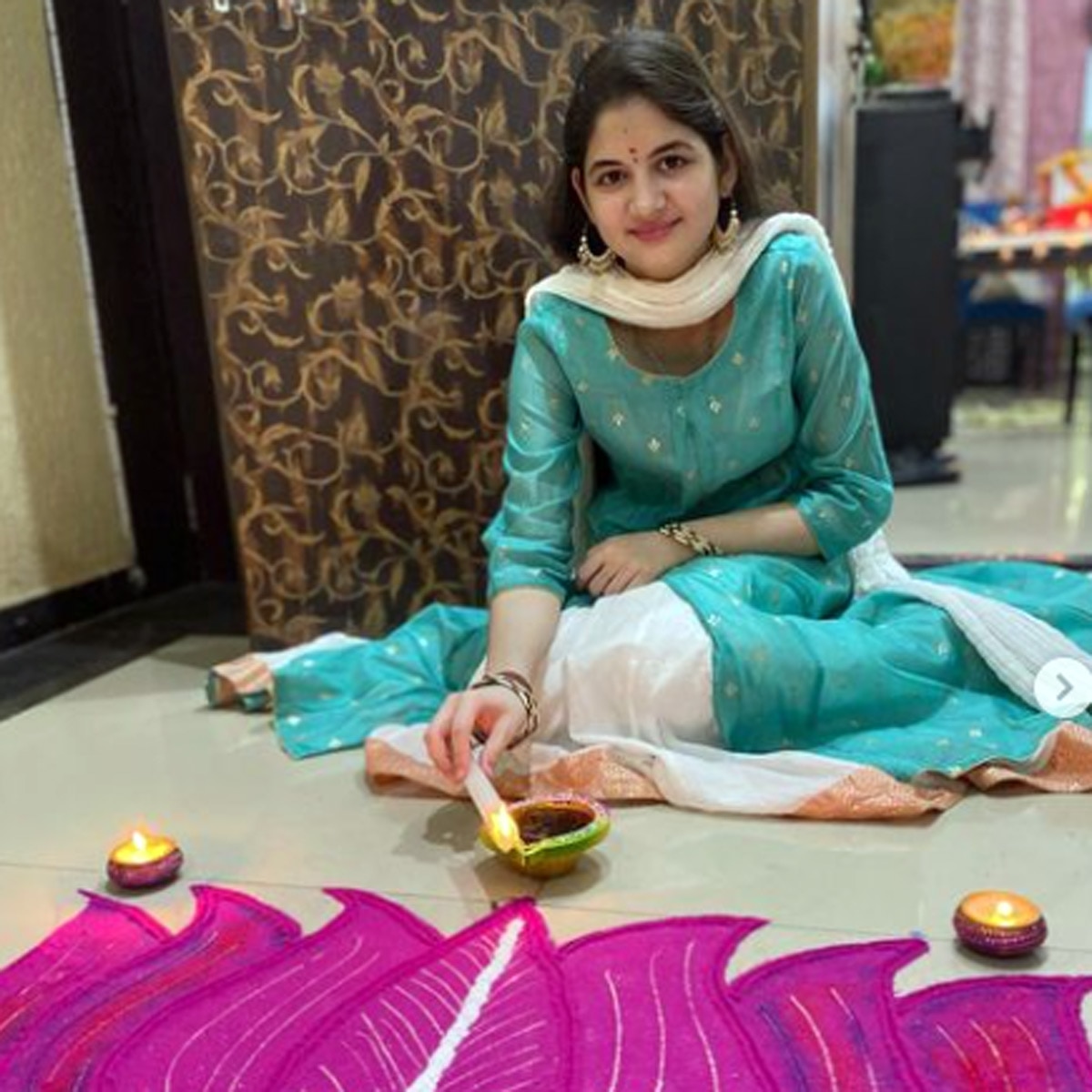  हर्षाली मल्होत्रा