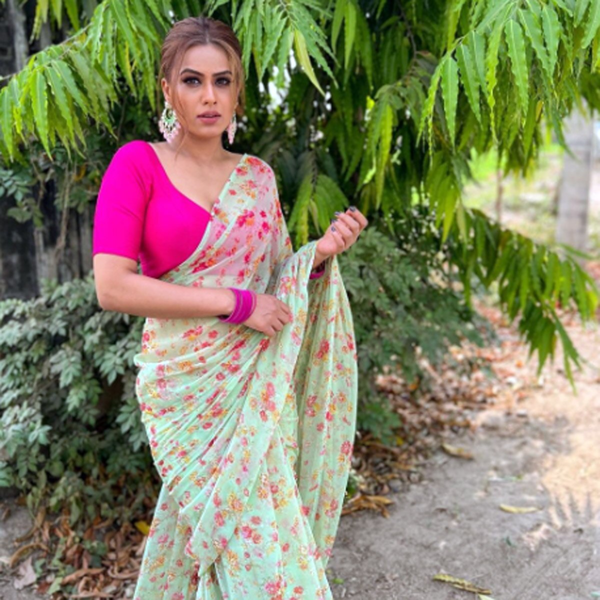 निया शर्मा 