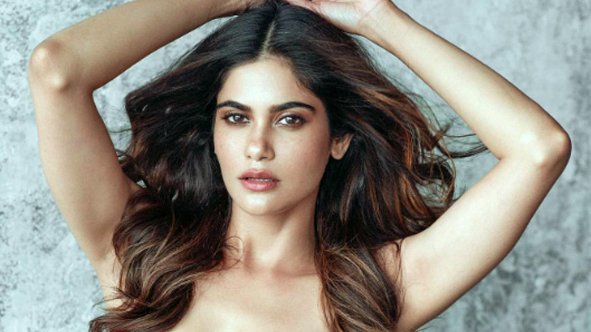 Ashram 3 में नो मेकअप लुक में दिखीं 'पम्मी' को रियल लाइफ में देखा क्या? ग्लैमरस लुक देख होंगे फैन