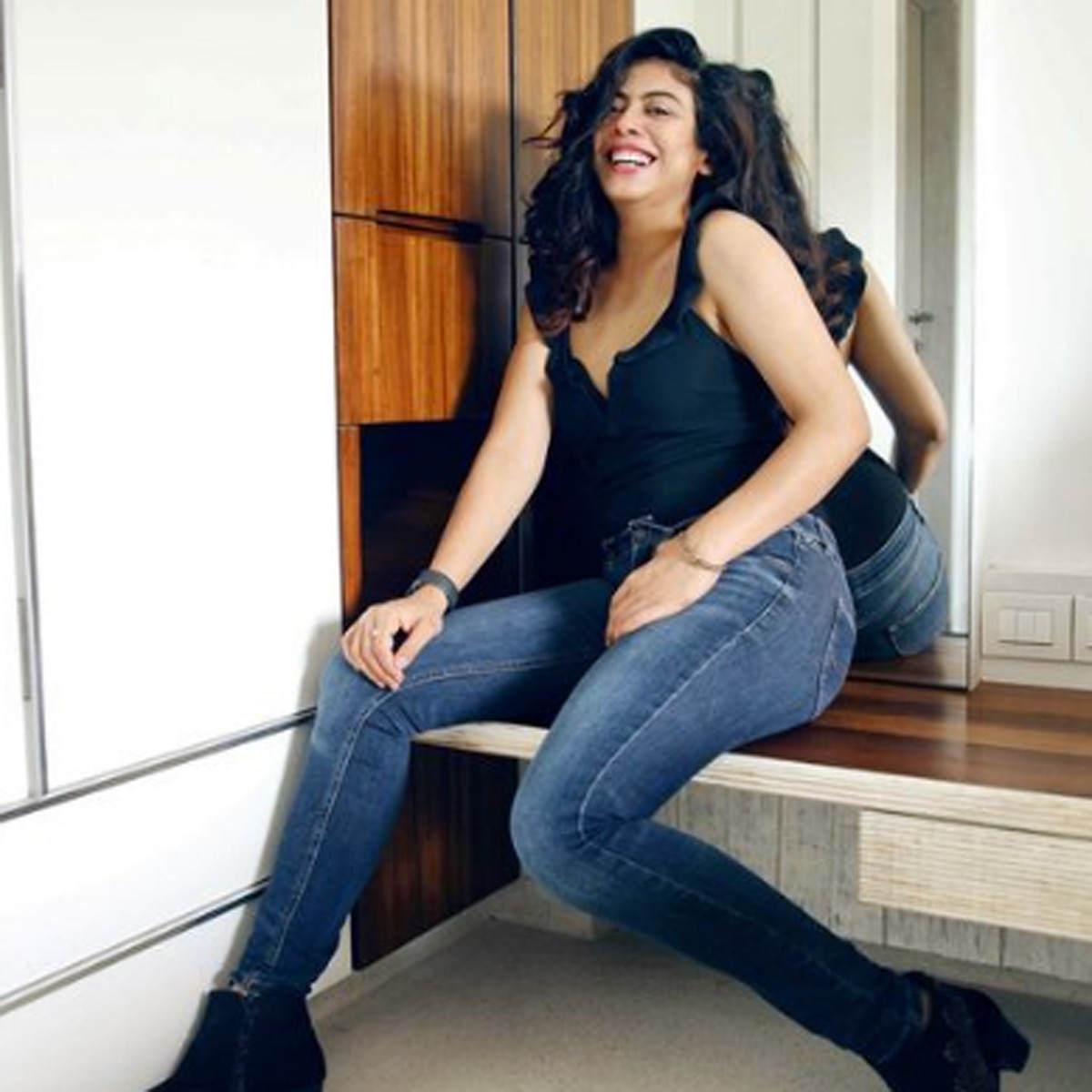  अनुरिता झा