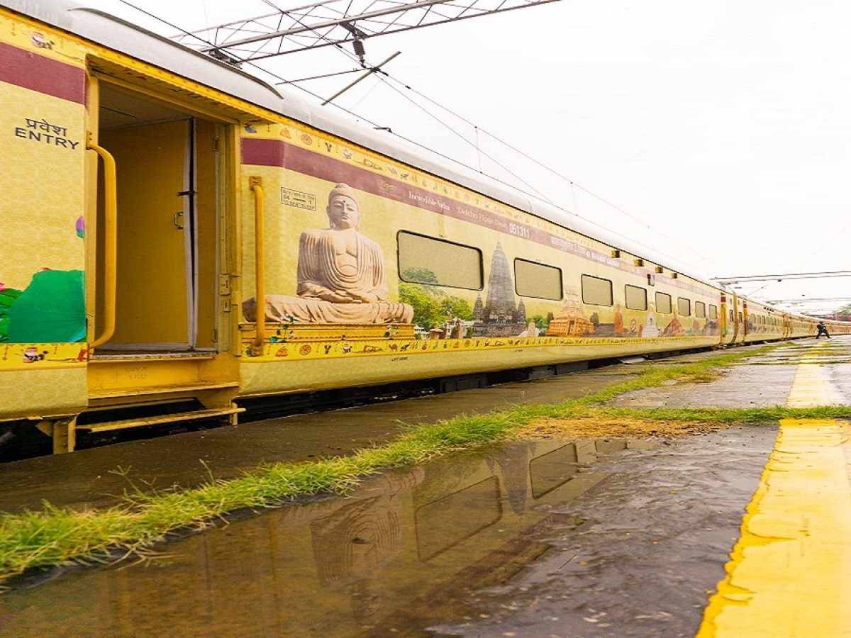 Bharat Gaurav Train Painting
