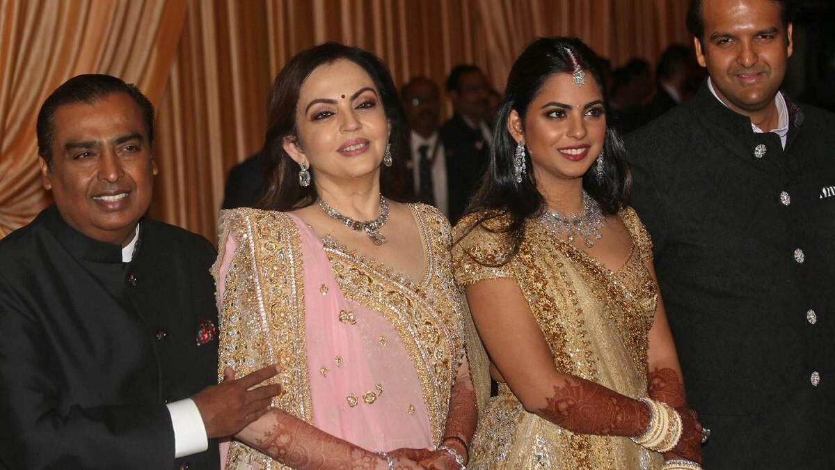 23 साल की उम्र से बंटा रही पिता का हाथ