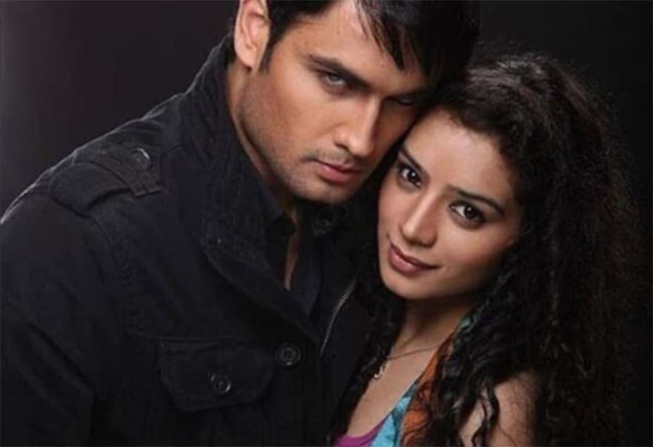 विवियन डीसेना, सुकृति कांडपाल