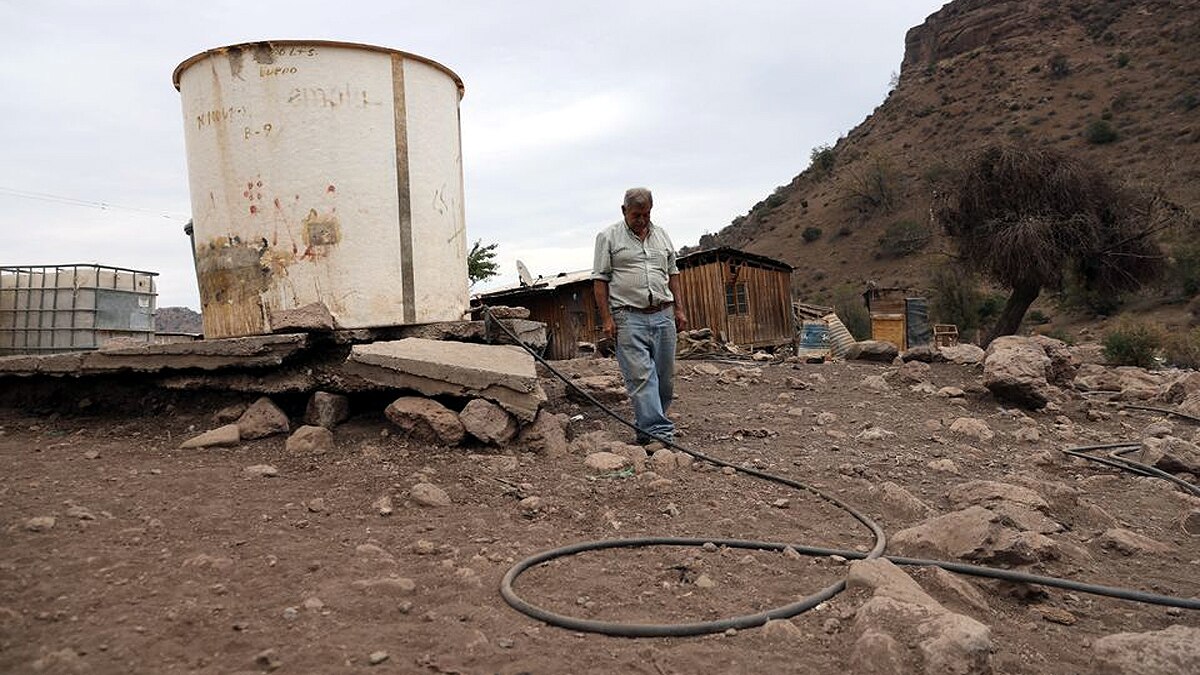 Chilean Lake Turns to Desert