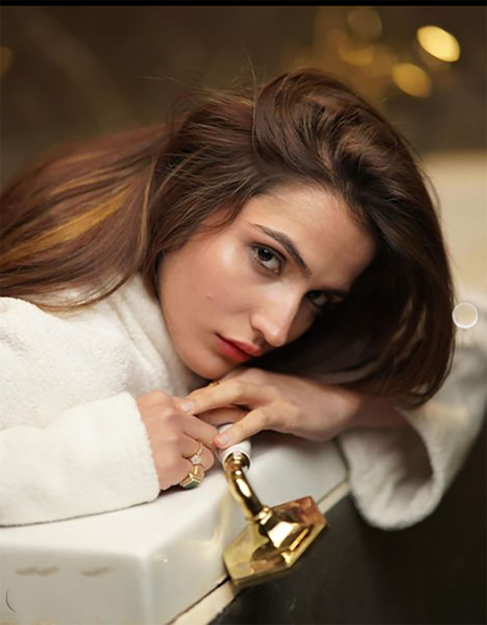 रिया किशनचंदानी 