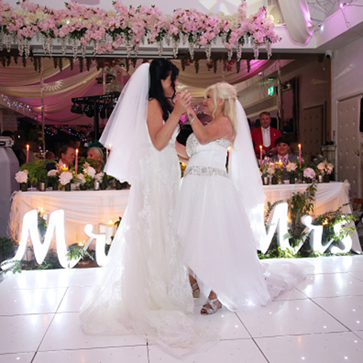 सैम फॉक्स, लिंडा ऑल्सन