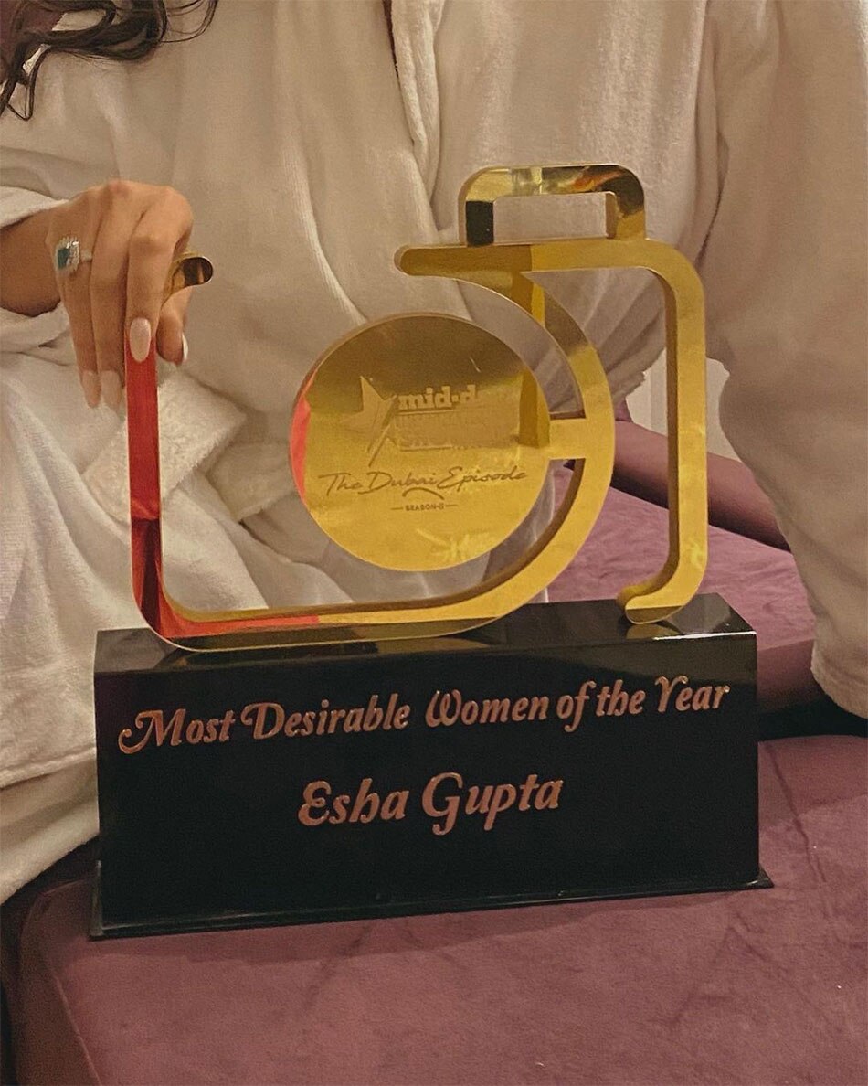 ईशा गुप्ता अवॉर्ड 