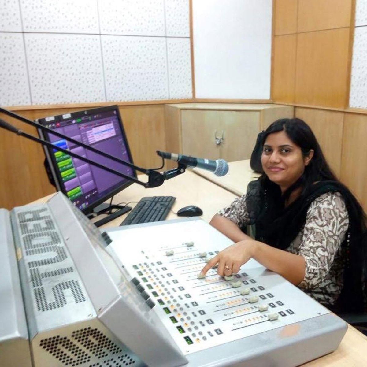 IAS रेना जमील 