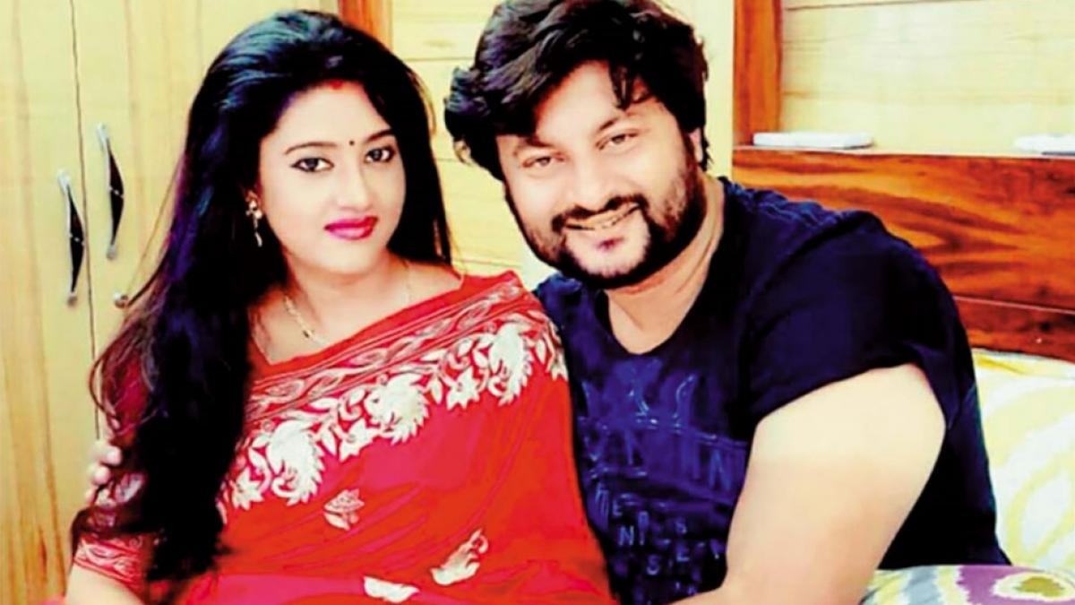 सांसद बोले- पत्नी से 8 साल से नहीं बना शारीरिक संबंध, एक्ट्रेस पत्नी ने मांगे- 15 करोड़