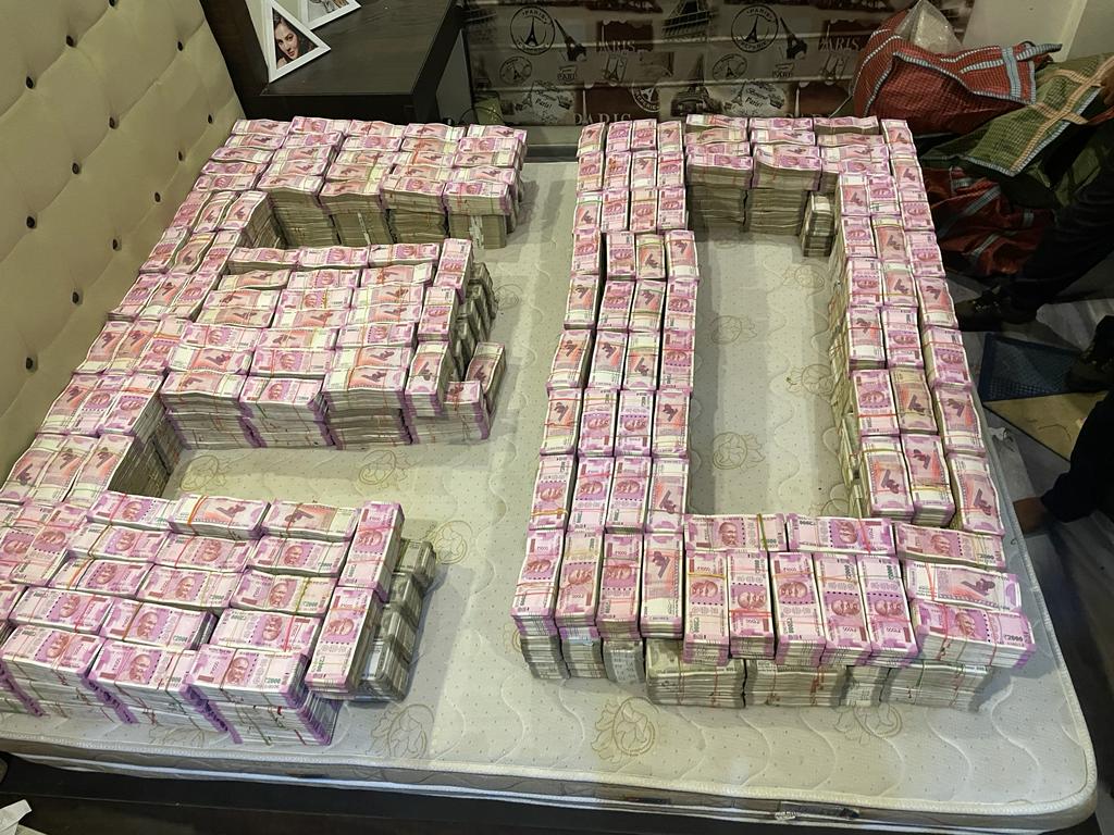 करीब 50 करोड़ का कैश बरामद