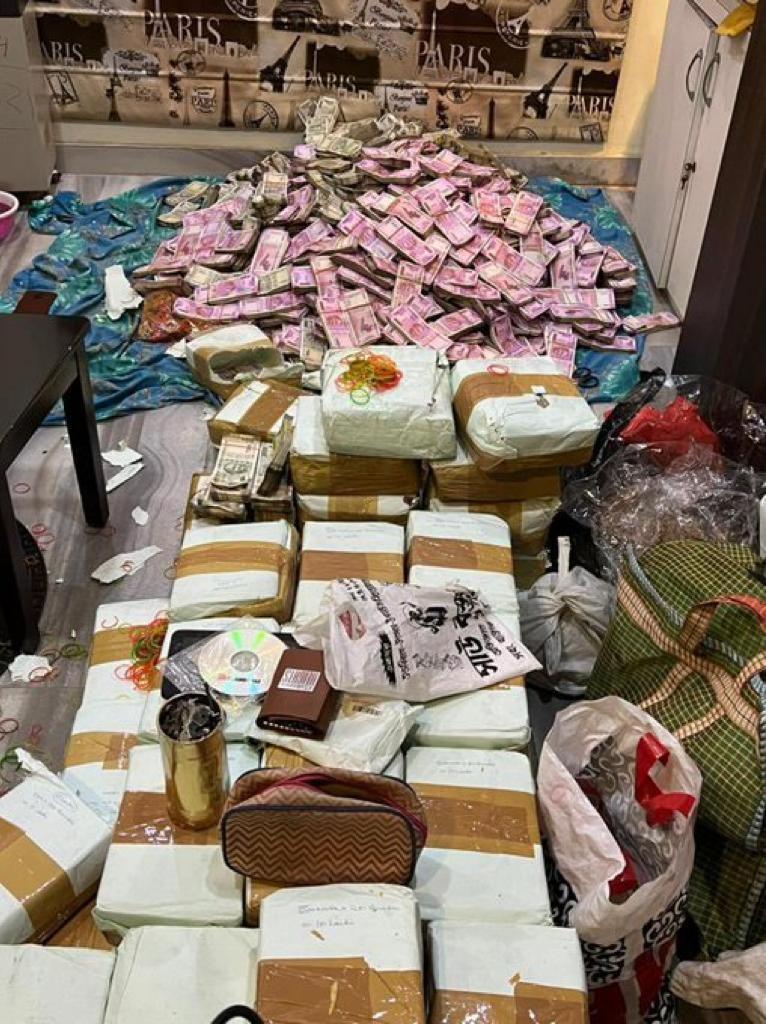 फिर बरामद हुआ नोटों का जखीरा