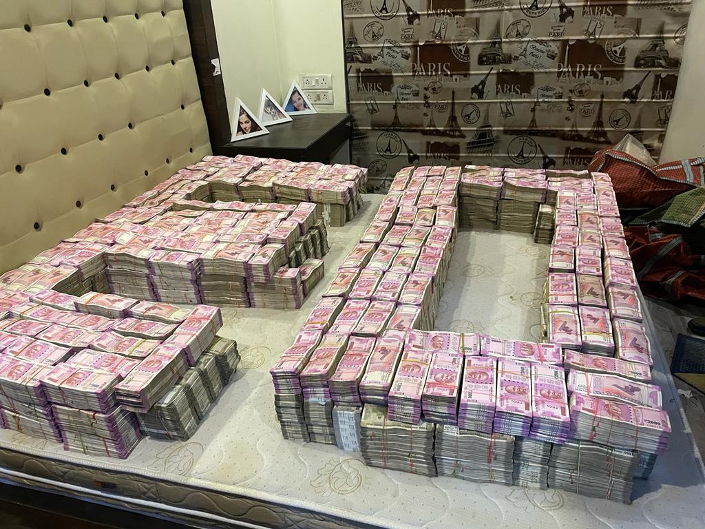 बरामद कैश